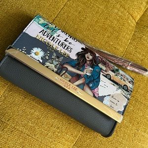 Beautiful clutch still with plastic. Nicole lee journey of Stephanie